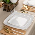 Bandeja Cuadrada de Plástico Orgánico con Borde Dorado, 35,5 cm – Ideal para Fiestas y Eventos (Pack de 1) - Image 3