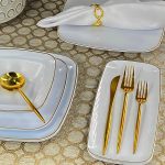 Bandeja Cuadrada de Plástico Orgánico con Borde Dorado, 35,5 cm – Ideal para Fiestas y Eventos (Pack de 1) - Image 5