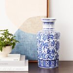 Jarrón de Porcelana Blanco con Diseño Floral en Azul - Image 2
